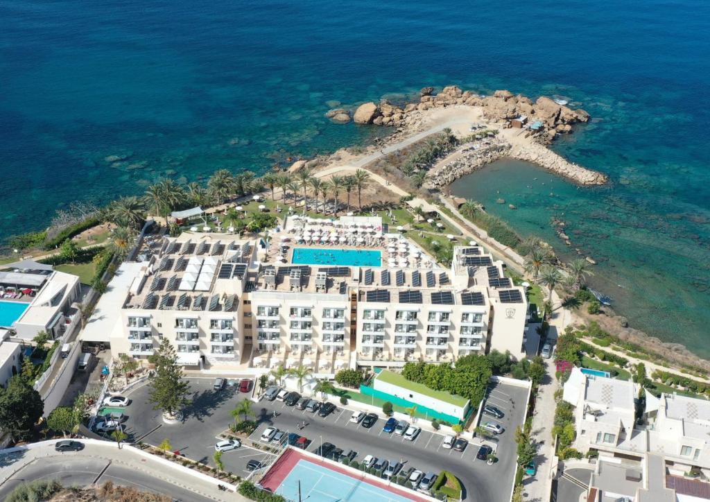 Queens Bay Hotel i Paphos